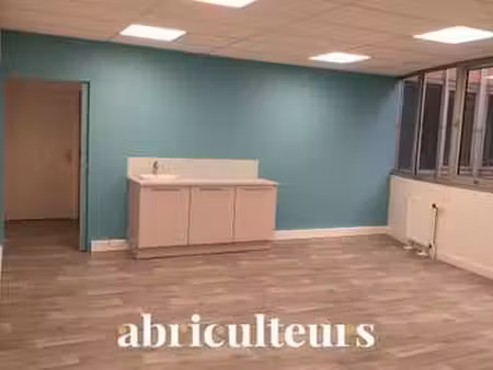 location bureaux et commerces à chartres (28000) : à louer / 45m² chartres