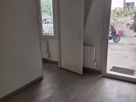 a louer petit appartement rez-de-chaussée de cour