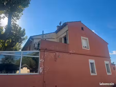 à louer – charmante maison de village meublée avec vue sur le petit luberon