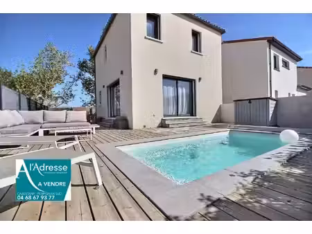 a vendre claira villa f4 contemporaine sur terrain 3 faces avec piscine.