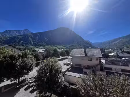 saint jean de maurienne a proximité immédiate des commerces