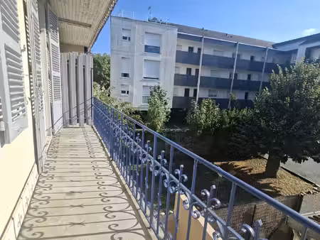 centre ville de bizanos  studio avec balcon  au calme