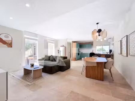 rare : plain-pied renove avec jardin piscine et garage