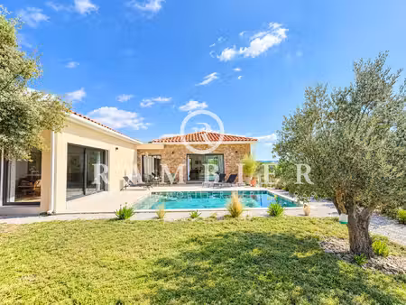 maison contemporaine vue dominante sur la garrigue -20 min
