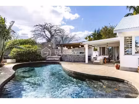 villa avec piscine de 200 m² avec piscine et studio indépendant