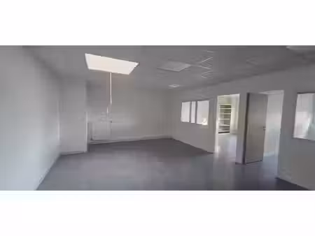 location bureau 64 m² à beaucouzé (49070)