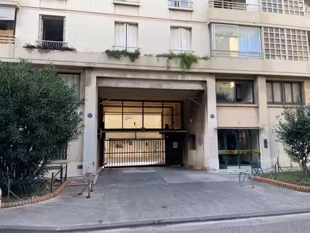 grand garage 3 véhicules  quartier conception 81 rue chateau payan 13005 marseille
