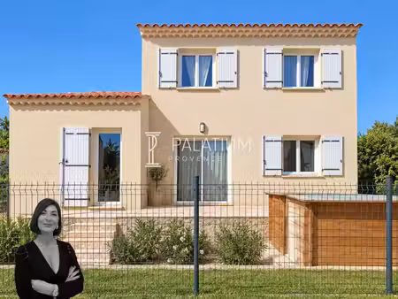 maison récente aureille
