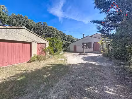 maison de plain-pied avec 1 300 m2 de jardin