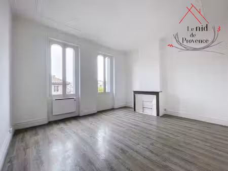 lumineux appartement de 70m2 centre-ville d'orange