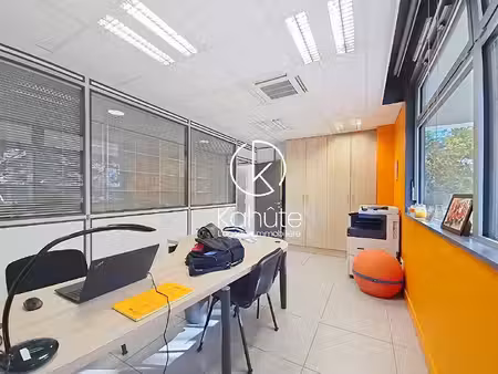 bureau 117 m2 + cave 37 m2 lyon croix rousse  gros caillou