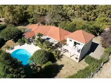 superbe villa de 204 m2 habitables avec piscine  terrain de 3500