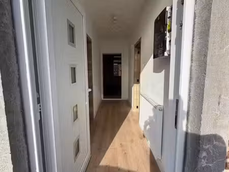 rez de chaussée plein pied avec 2 parkings et jardin