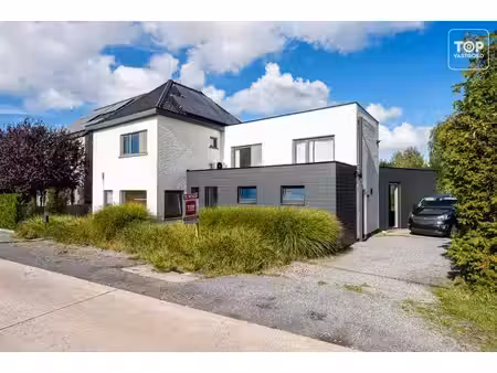woning met grote tuin en magazijn/loods  ideaal voor zelfsta