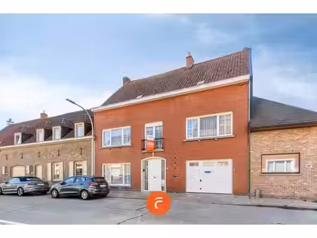 zeer ruime en stevig gebouwde woning op 805 m2