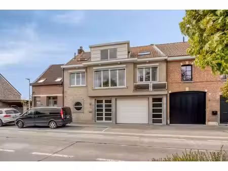 uitzonderlijk ruim woonhuis (± 340 m²) met vergunning voo...