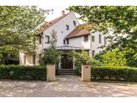 superbe villa idéalement située dans le faubourg