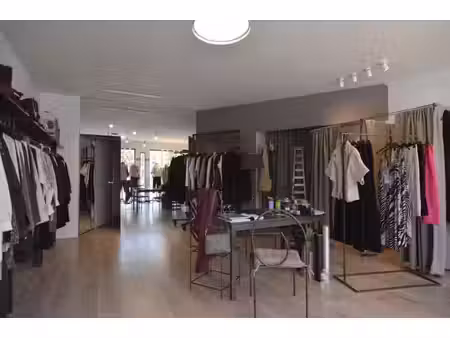 a louer - tilff - rez-de-chaussée commercial au coeur de til