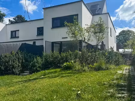 ben-woning nabij az sint-lucas