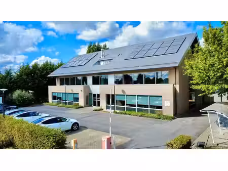 espace de bureau rénové à louer sur la n70 à lochristi