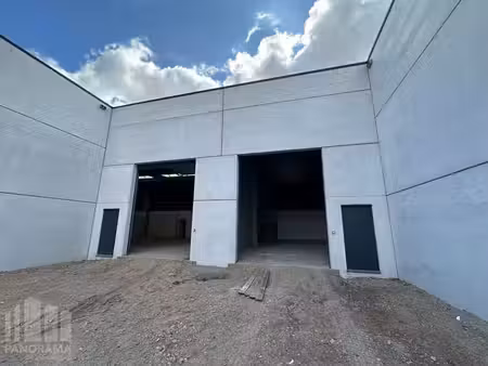kmo-unit van +/- 500 m² met inpandig kantoor van 130 m² o...
