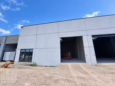nieuwbouw kmo-unit van +/- 230 m² met inpandig kantoor va...
