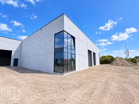 nieuwbouw kmo-unit van +/- 230 m² met inpandig kantoor va...