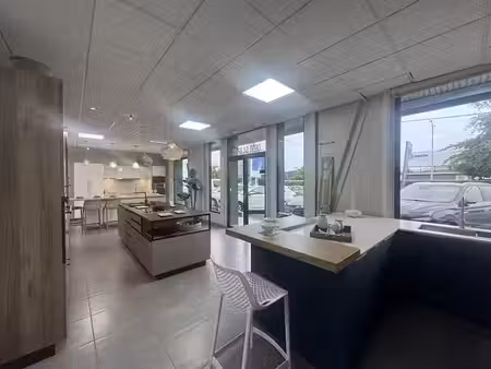 location locaux professionnels 3 pièces 220 m² à baie mahault (97122)  4 942 €