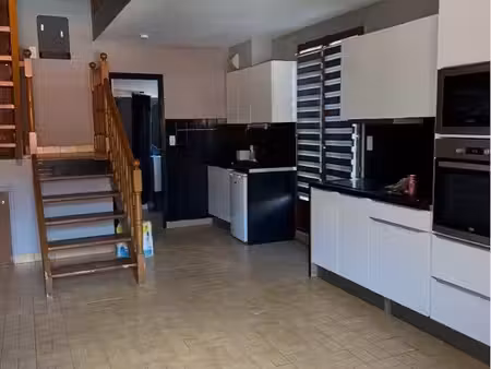 loue f2 meublé avec terrasse