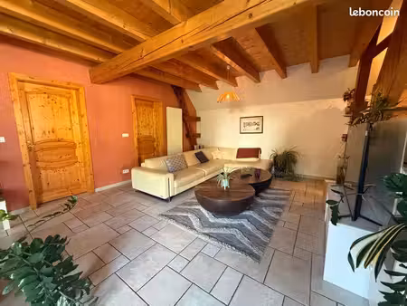 appartement avec grande terrasse  cave et grenier