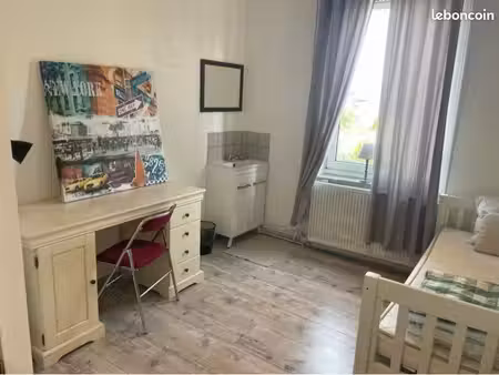 chambre meublée dans logement spacieux chez particulier