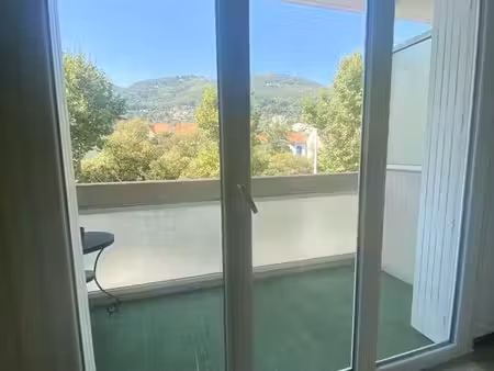 loue jolie t1 traversant 25 m2 avec balcon et cave