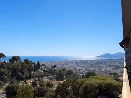 urgent — cause santé —3 pièces rénové avec terrasse et vue mer sur les hauteurs du cannet