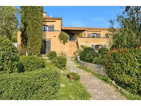 maison familiale 222 m² avec piscine et jardin paysager à band