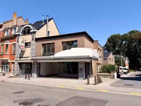 immeuble commerce/bureau avec appartement entièrement rénové