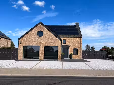 villa 4 façades  220m²  4 chambres  terrain de 991m²