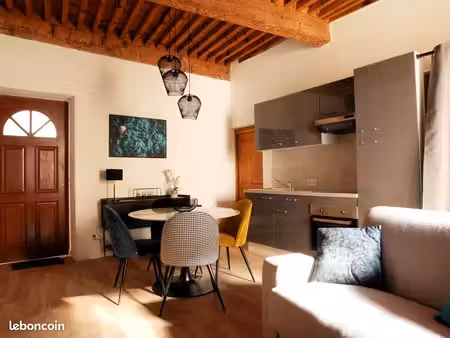 superbe studio  charme et hauteur sous plafond  quartier calme  toutes charges