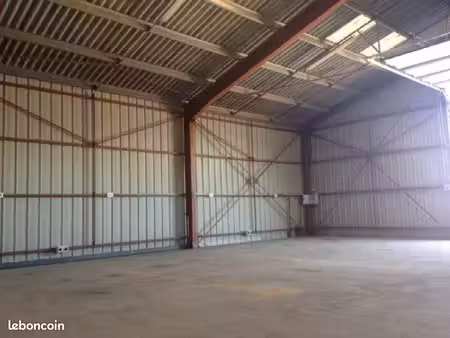 emplacement stockage hivernage ou associé mécanique ou maconnerie batiement commerce ou lo
