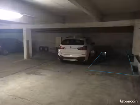 location parking m13