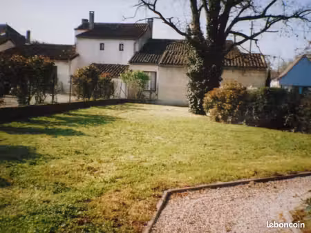 maison de bourg 3 chambres  cour-jardin