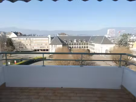 bel appartement de 4 pièces dans quartier calme