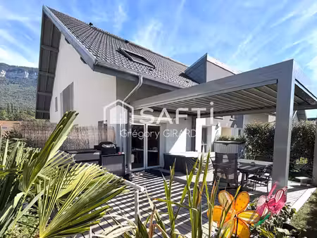 belle appartement ‘ pièces en duplex avec grande terrasse place de parking couverte et gar