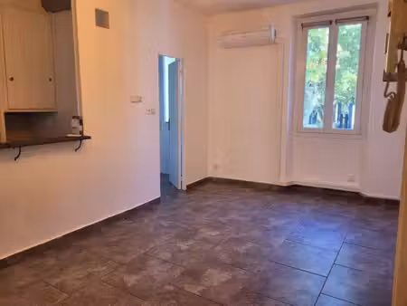 appartement t2+ bureau centre ville avec petite terrasse