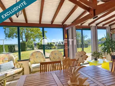 maison de plain pied de 147m2 avec une écurie composée de 3 boxes à chevaux sur un terrain