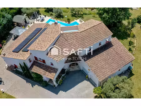 villa 206 m²- piscine à débordement-terrain 4130m²