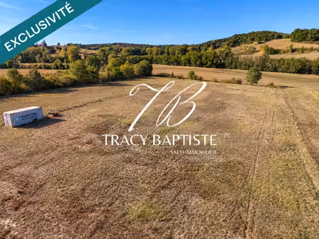 terrain plat – 1 277 m² constructibles – plus de 6 200 m² au total – absence d'emprise au 