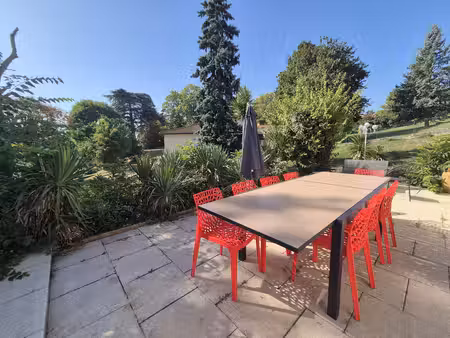 maison mitoyenne d'un côté de 124 60 m² sur deux niveaux