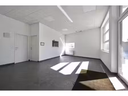 kantoorruimtes te huur in het centrum van berchem  deelge...