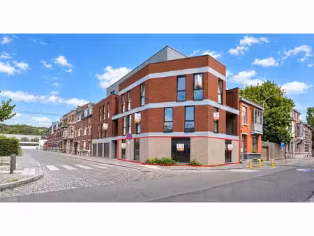 rdc commercial de 104m²– quartier des vennes