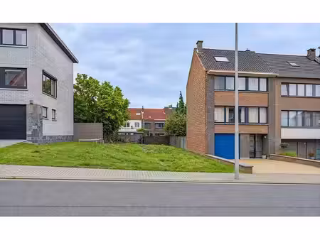 terrain à bâtir pour maison 3 façades sous réserve de permis